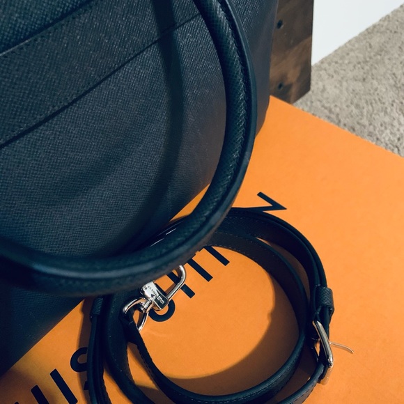 ‼️SOLD @ ANOTHER PLATFORM‼️🔥AUTH LV ARDOISE TAIGA PORTE-DOCUMENTS 🔥 - Picture 3 of 9